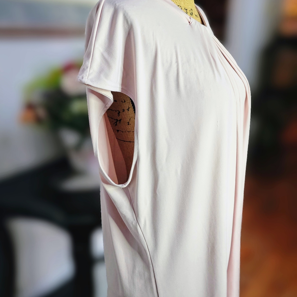 Liz Claiborne Pink Pleated Blouse with Short Sleeves and Rounded Neckline - Picture 2 of 3